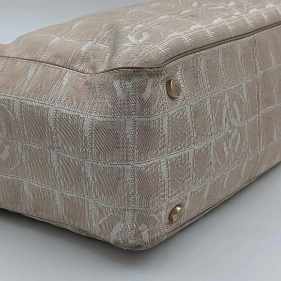 Authentic CHANEL Small Travel Ligne tote - Picture 5 of 12